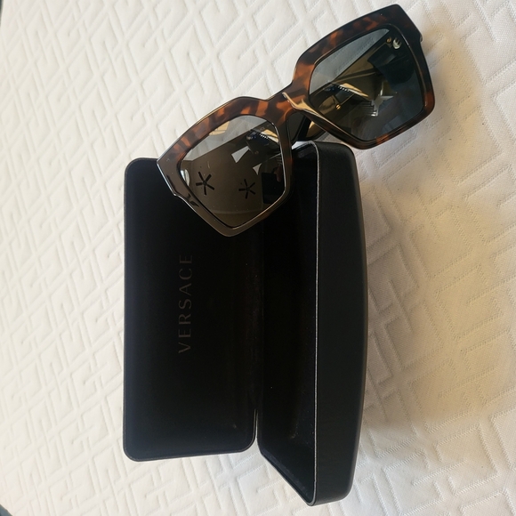Versace Sunglasses Modern Design New.. - Picture 1 of 10